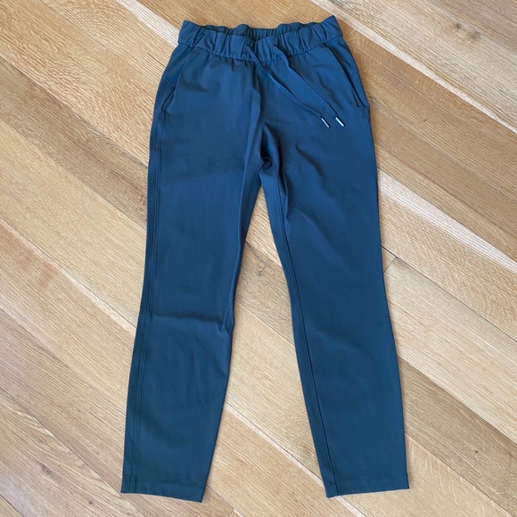 lululemon athletica Pants - Lululemon On The Fly Pant Size 4 Hunter Green